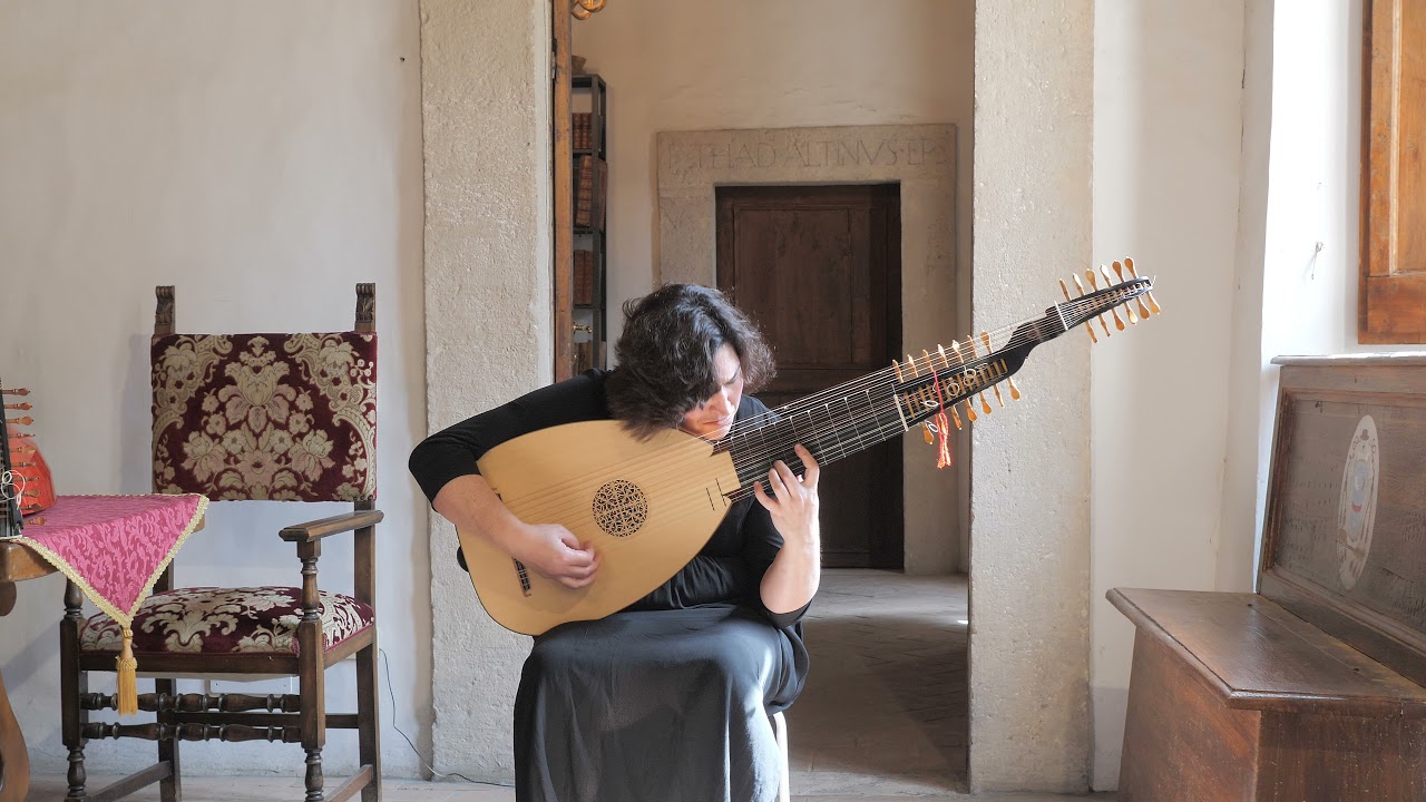 Bach Interpretado maravilhosamente em Alaúde Barroco, pela proeminente alaudista Evangelina Mascardi