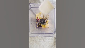 Start your morning with this healthy smoothie! 🫐