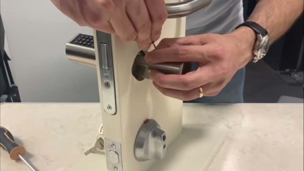 How to change your old cylinder with smart lock
