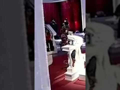 شوف شيرين عبد الوهاب راغب علامه بيكدب وبيقول انا خرجتها من السجن