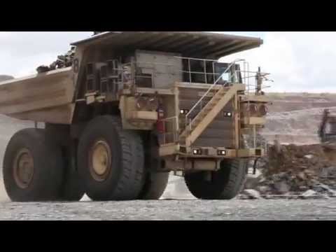Карьерный самосвал Hitachi EH3500ACII