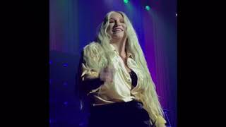 Kesha performing live at Rainbow Tour 2017 - Boston (Snapchat clips)