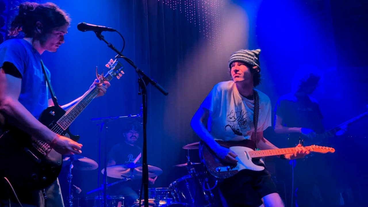 Fat, Evil Children - "I'm Not Going Down" Live at Johnny Brenda's, Philadelphia, PA 7/22/26 adlı videoyu YouTube'da izle Fat, Evil Children - "I'm Not Going Down" Live at Johnny Brenda's, Philadelphia, PA 7/22/26 adlı videoyu YouTube'da izle