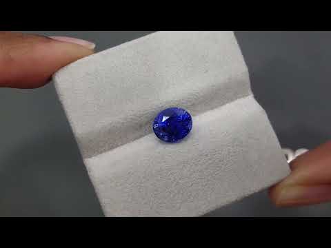 Intense Cornflower Blue sapphire in oval cut 3.20 carats, Sri Lanka Video  № 3