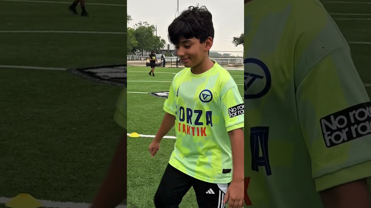 Bro was so confused at the end 😭 #football #futbol #soccer #funny #challenge