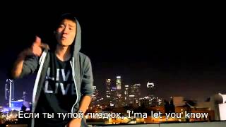 парень из китая,читает рэп на разных языках