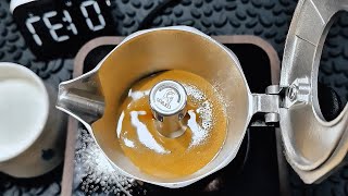 Perfect Crema Extraction with Moka Pot - The Golden Essence