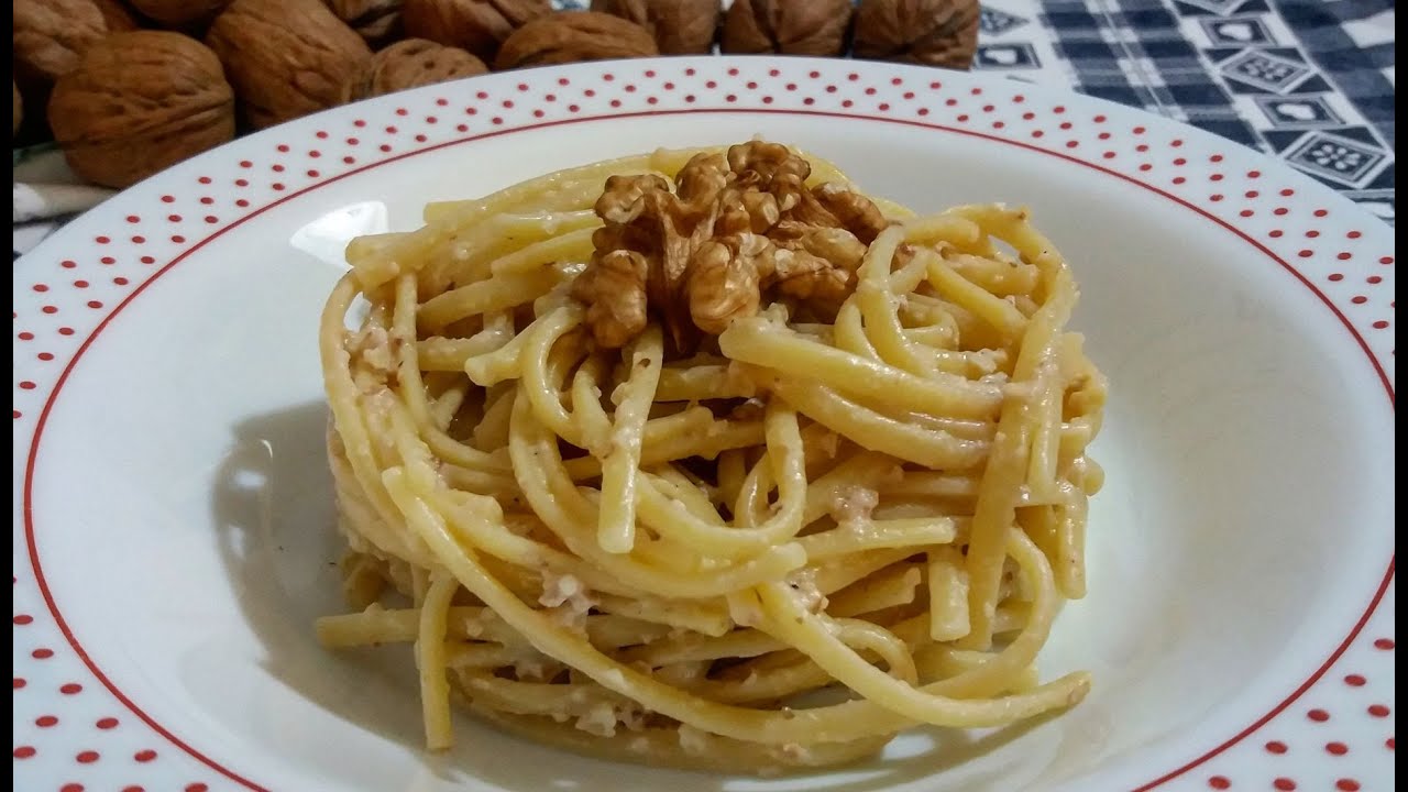PASTA alle NOCI - Ricetta FACILE senza PANNA di A modo MIO - YouTube