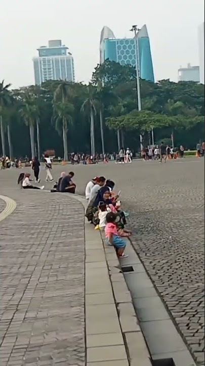 suasana pagi hari di Monas lumayan cerah #shorts #youtubeshorts