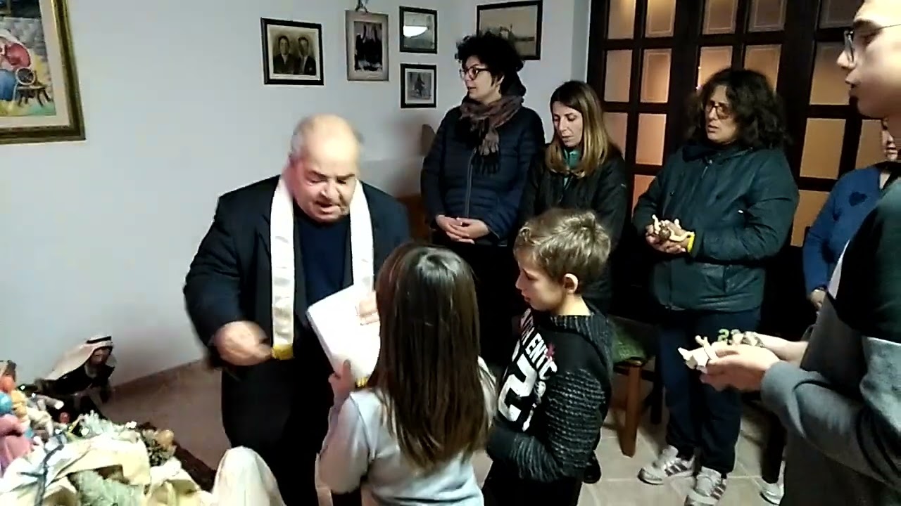 Benedizione del mio presepio da parte di don Luigi Caracciolo. 20 dicembre 2018.