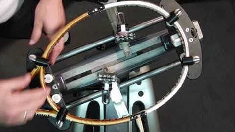 Schläger aufspannen auf Stringway Aufspannkorb