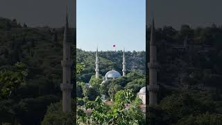 İki minare bir bayrak, bilin bakalım nerede? #istanbul #cami