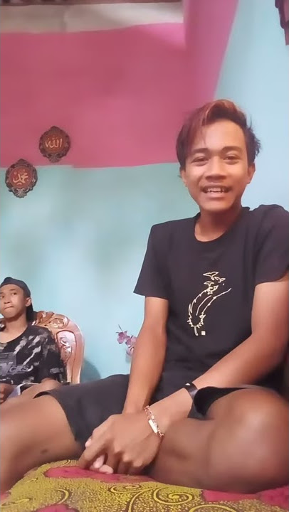 Setori wa lucu....ojo mong modal ganteng tok...