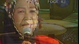 Video thumbnail of "Seniwati Rosiah Chik - Sirih Pinang"