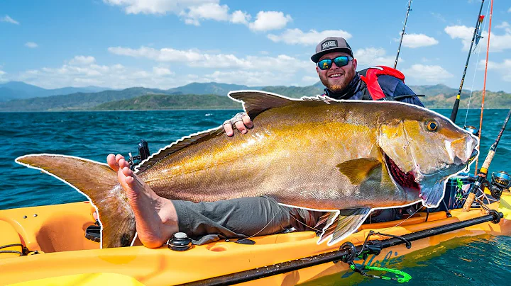 DEEP SEA GIANT Caught while Offshore Kayak Fishing in Panamá | Field Trips with Robert Field