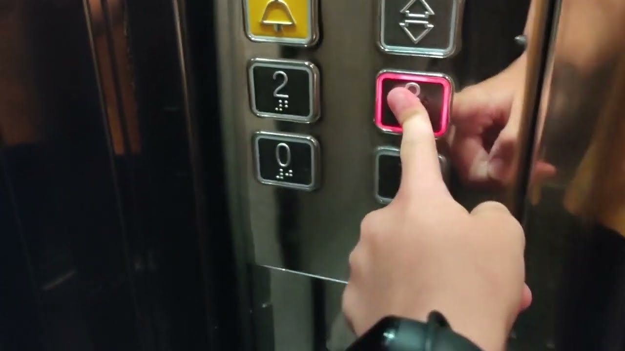 Terrible generic hydraulic lift at Seafront hotel****, Skala Fourkas, Greece