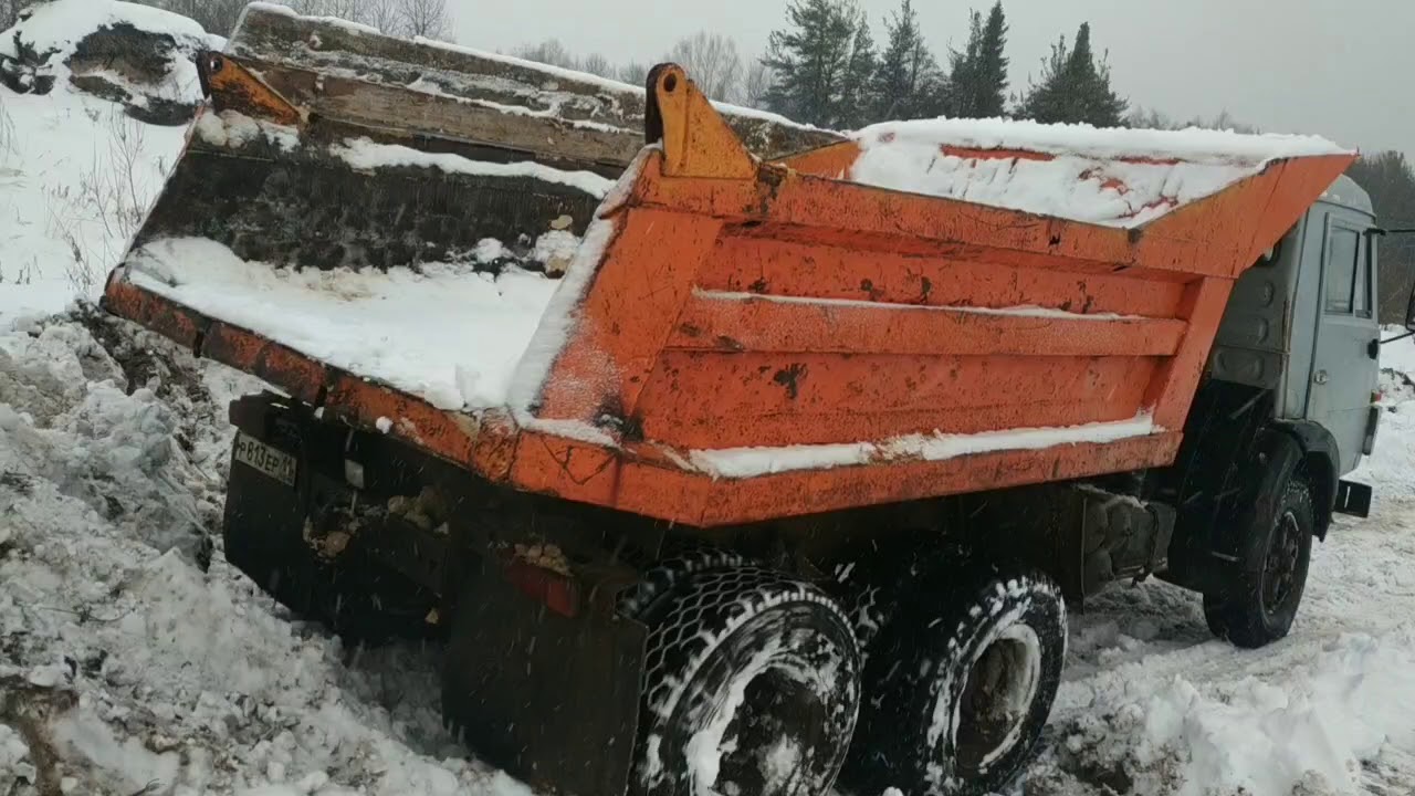 КаМАЗ совок перевозит ТДТ 55 - YouTube