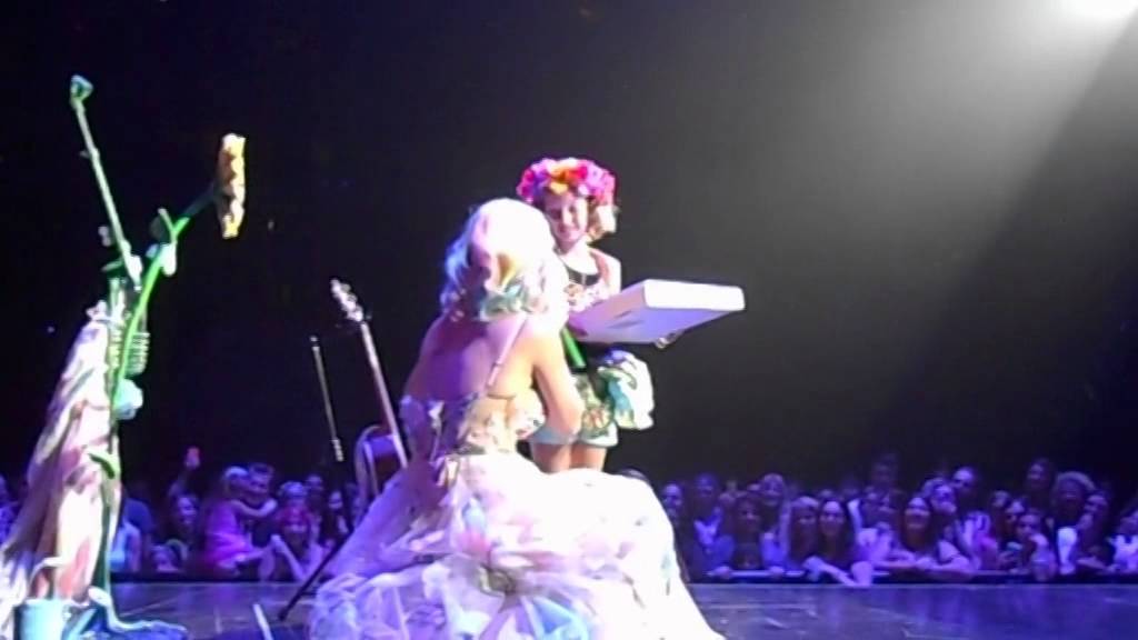 Bella On Stage with Katy Perry Pizza and Prismatic World Tour in