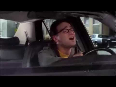 Leonard cantando "I Gotta Feeling" / Leonard singing