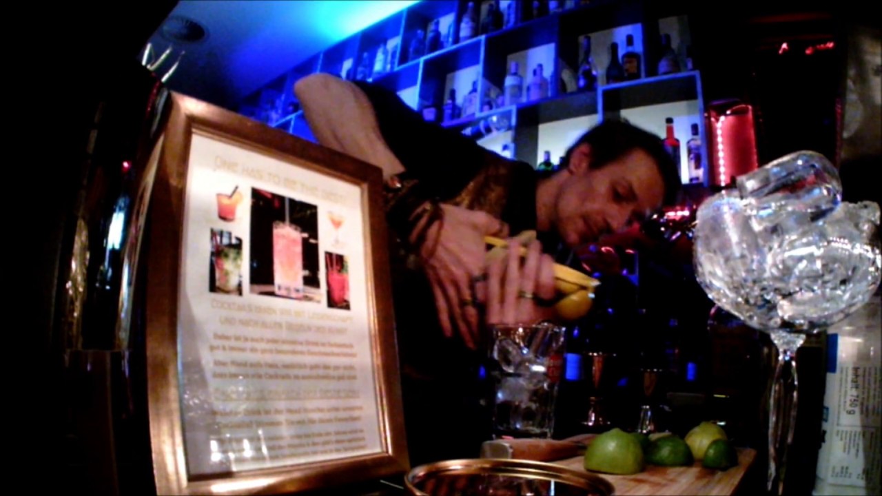 Making of... Whiskey Sour @ Savignybar Berlin - YouTube