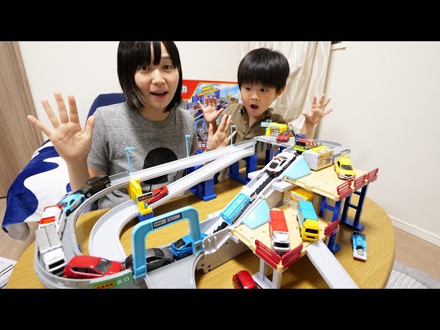トミカ アクション高速どうろ - YouTube