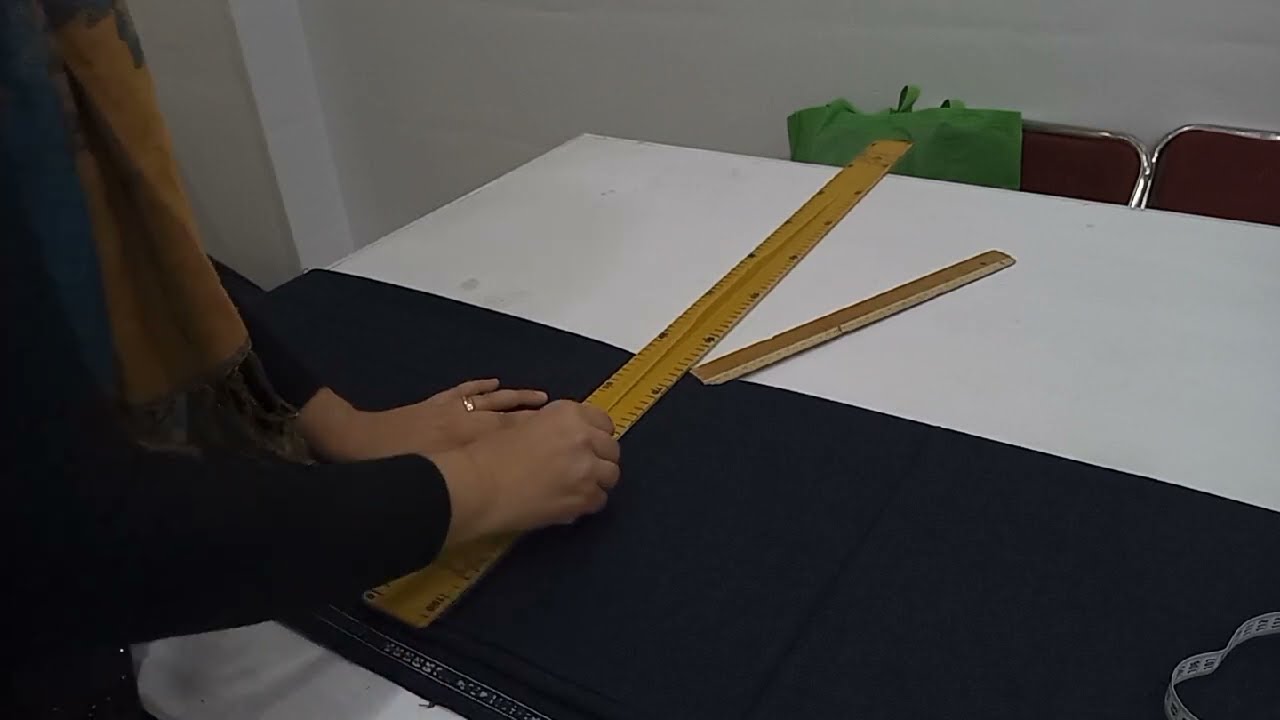 الامتحان الاول: فصاله جلابه عاديه التوب مطوي على اربعه.