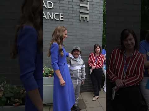 Princess Catherine meets young cancer patient #catherineelizabeth