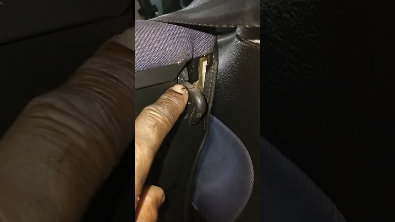 Peugeot 206/207. Instalando puxadores das travas do banco traseiro.