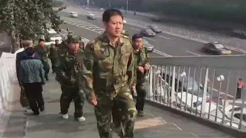 近千名退伍軍人北京軍委總部外抗議 - 天天要聞