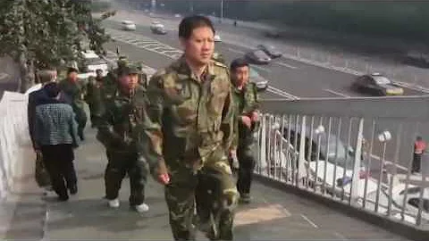 近千名退伍軍人北京軍委總部外抗議 - 天天要聞