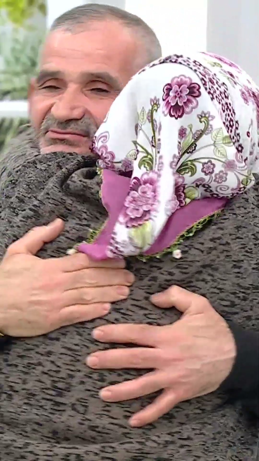 İsmail Amca, ablası Emine'ye kavuştu! #esraerol #shorts