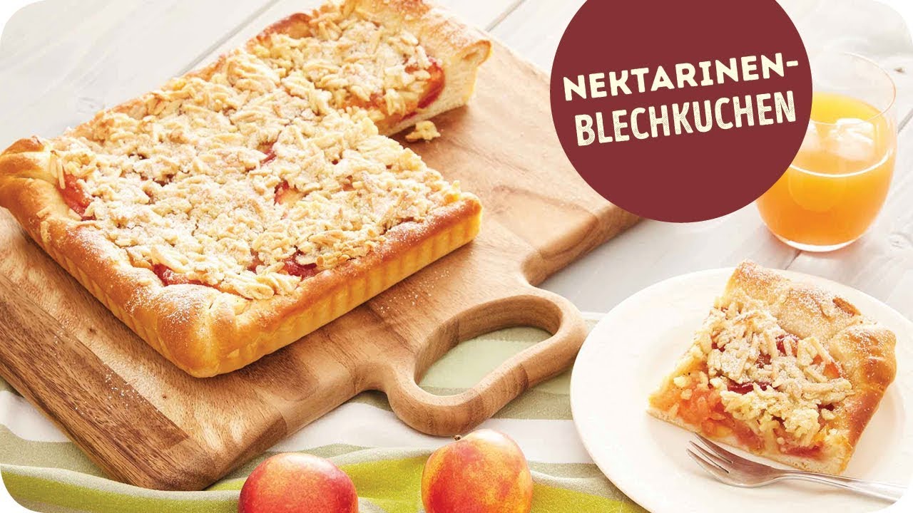 Saftiger Nektarinenkuchen mit Mandeln