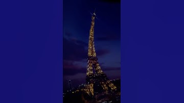 Leaning Eiffel Tower - Soarin Over The World @ DCA