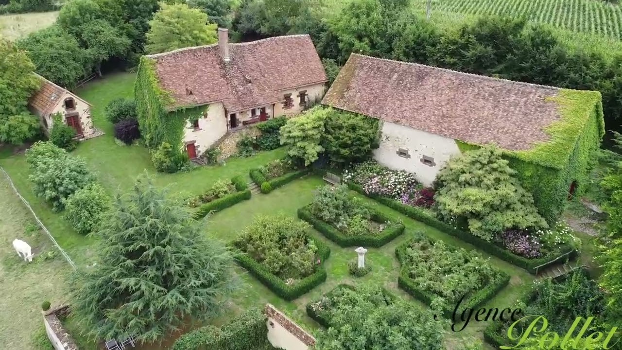 Aperçu vidéo — Maison de caractère, dépendances, roseraie, parc, sous-bois