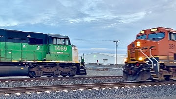 Awesome train meet!! BNSF 1469 meets BNSF 3811 in Glade, WA 