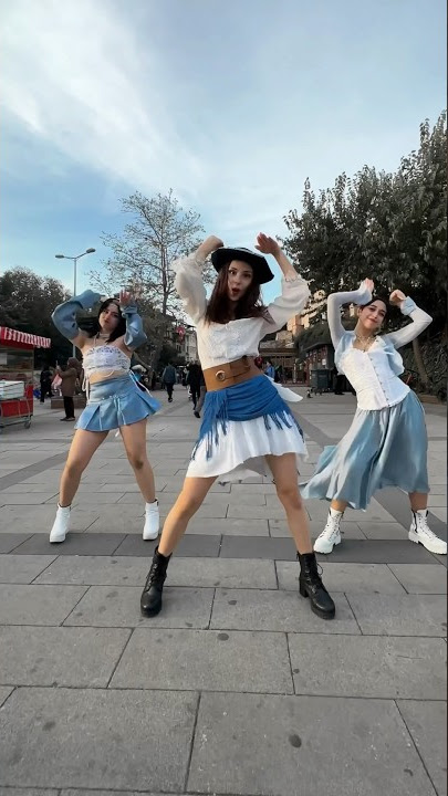 🎃TT🎃 Dance Break in ISTANBUL!! #kpopinpublic #Twice
