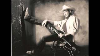 Tracy Lawrence - Sawdust On Her Halo chords