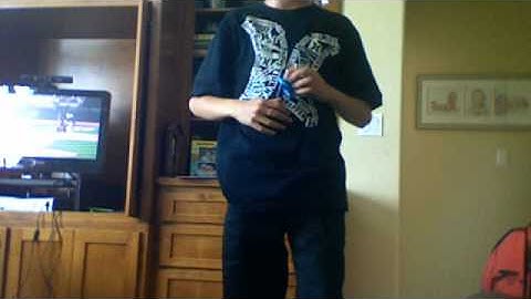 How to do Advanced yoyo tricks: Split Bottom Mount