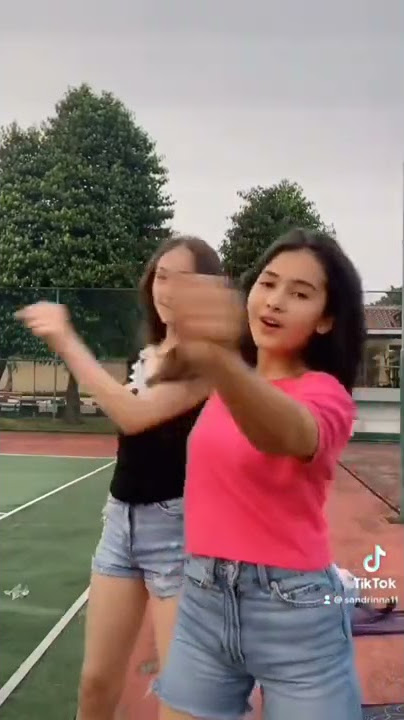 Tiktok Sandrina Michelle dan Laura Moane