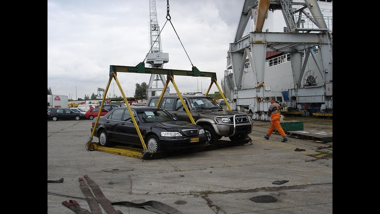 REEFER VESSEL LOADING ONIONS FOR WEST AFRIKA - YouTube