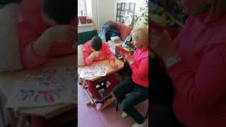 Это все твои работы! Рисовала ладошки, Чебурашку, Капитошку. Звонок в конце урока, молодец, Леночка! Это все твои работы! Рисовала ладошки, Чебурашку, Капитошку. Звонок в конце урока, молодец, Леночка!