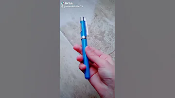 كيفيه عمل قلم للايباد او الموبايل بادوات بسيطه جدآ اذا عجبكم المقطع حطو لايك للفيديو واشتركوا بل قنا 