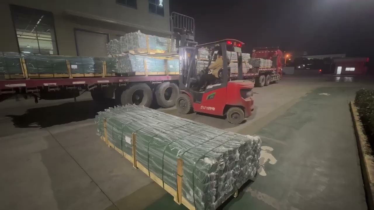 cut PET straps loading2