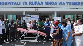 TPA YAKABIDHI VITANDA 15KWAAJILI YA KINAMAMA HOSPITAL YA RUFAA YA TEMEKE