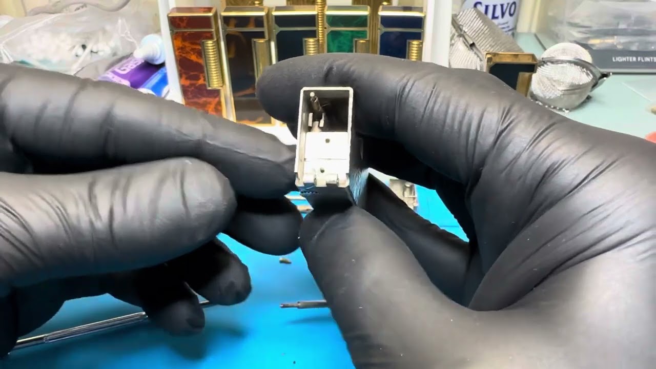 Dunhill Rollagas - Removing the flint unit, Part 2