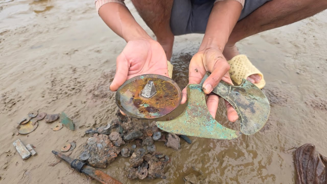 Đi Tìm Cái Tết Và Cái Kết Phát Hiện Một Thỏi Bạc Vân Tay Và Nhiều Thứ Khác Khi Dò Kim Loại  