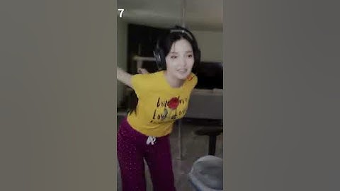 CODEMIKO DOES A DANCE GOODVIBES!! | TWITCH JUST CHATTING #Shorts