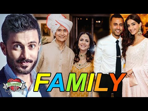 Anand Ahuja Family With parents, Wife, Son & Brother