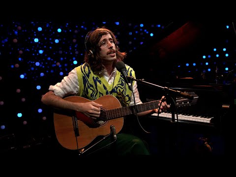 Tim Bernardes -