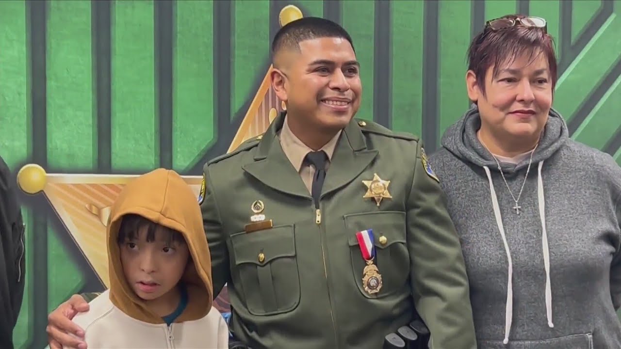 Deputy awarded Medal of Valor for rescuing a child from a house fire ...